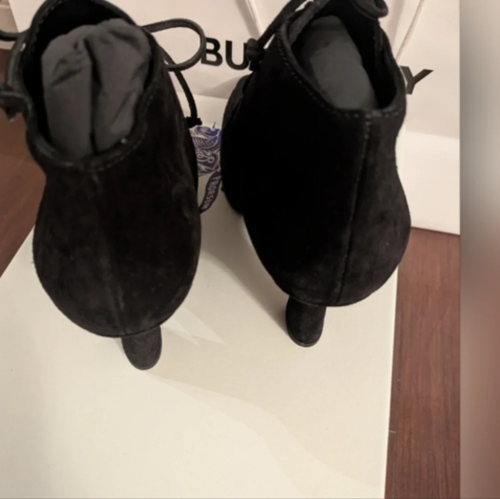 BNIB Burberry Storm Ankle Booties in Black Suede - Picture 5 of 6